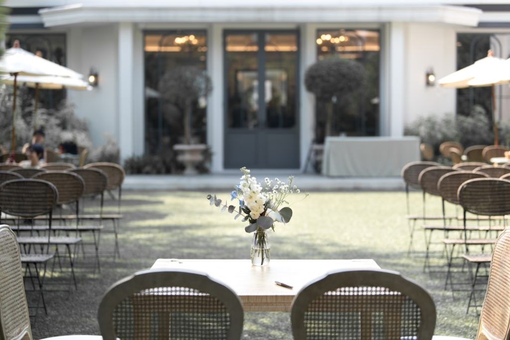 Photo Wedding Ceremony Outdoors