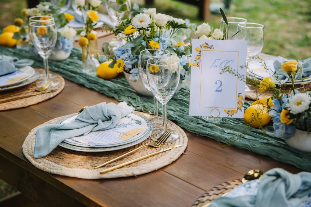 Photo Wedding Table Setting Ideas