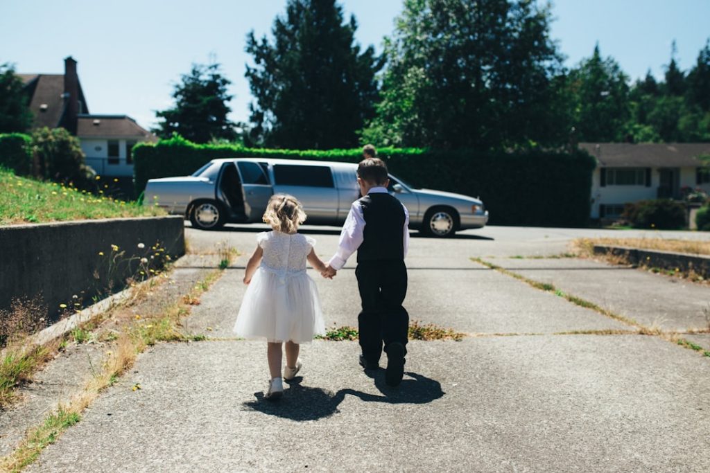 Photo wedding day timeline with kids