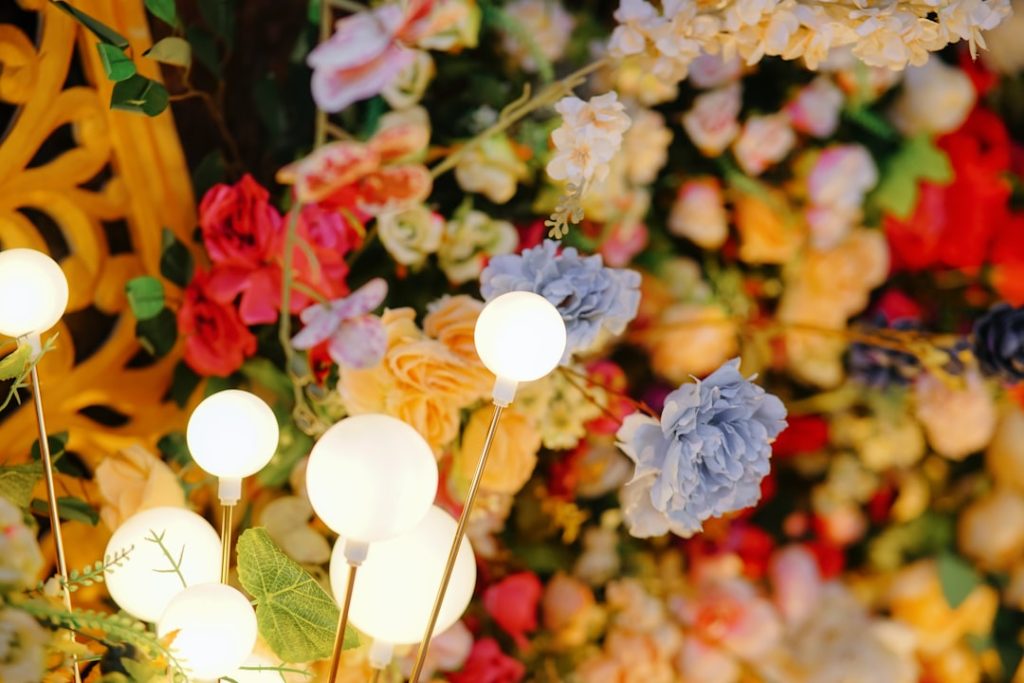 Photo wedding décor, seasonal flowers