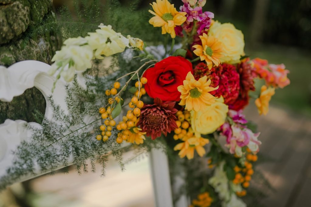 Photo wedding décor, seasonal flowers